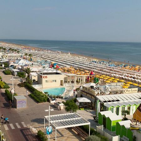 Hotel Astra Riccione Esterno foto