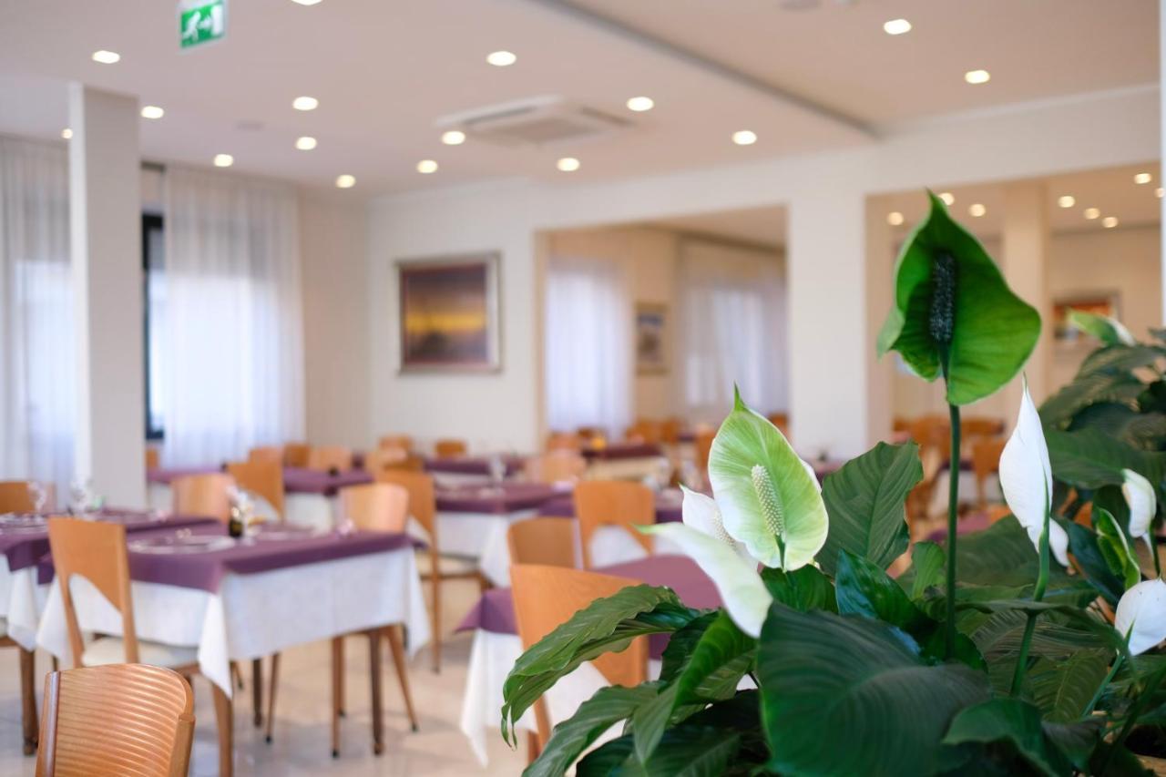 Hotel Astra Riccione Esterno foto