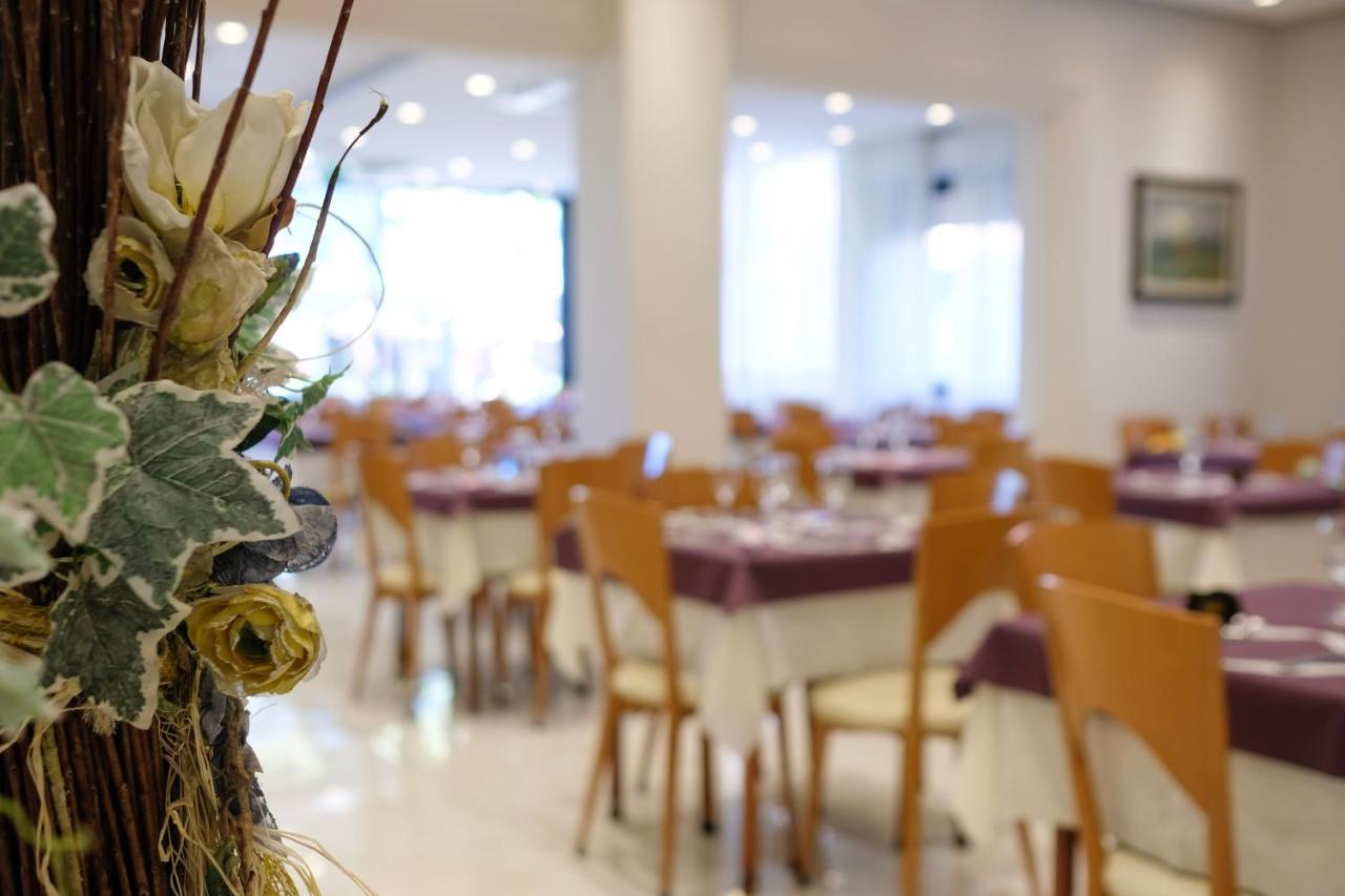 Hotel Astra Riccione Esterno foto
