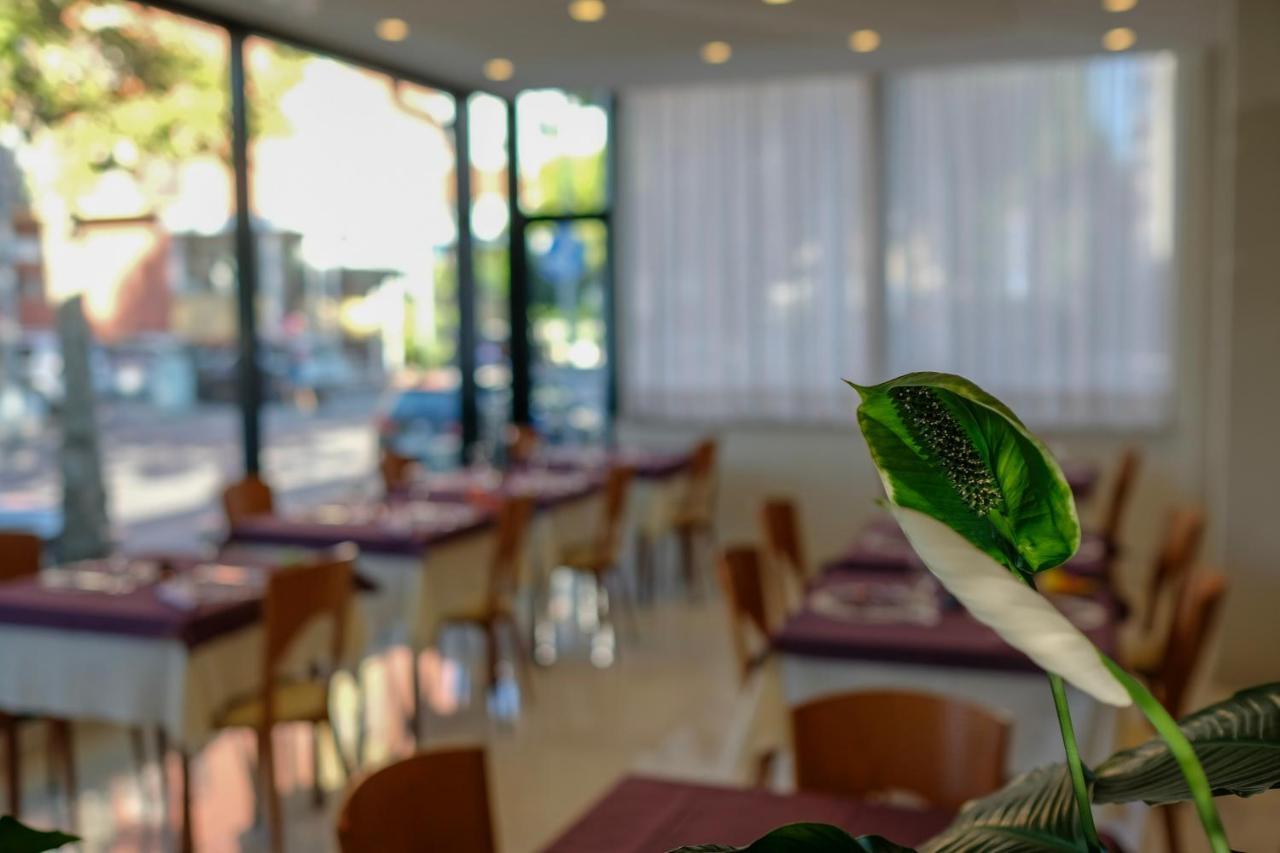 Hotel Astra Riccione Esterno foto