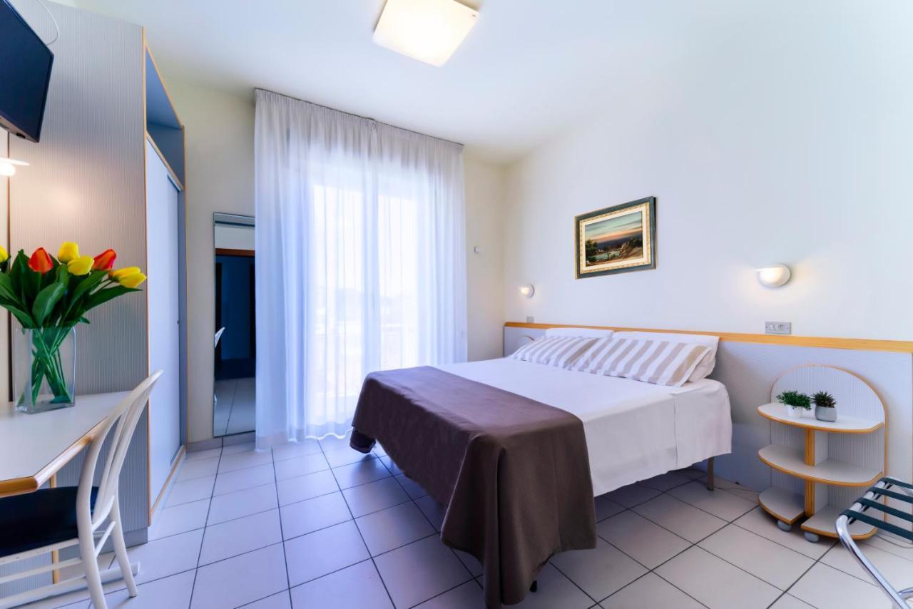 Hotel Astra Riccione Esterno foto