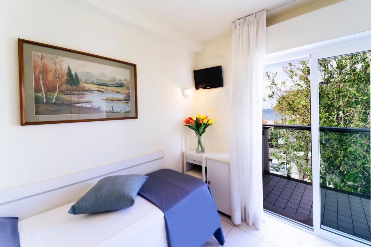 Hotel Astra Riccione Esterno foto