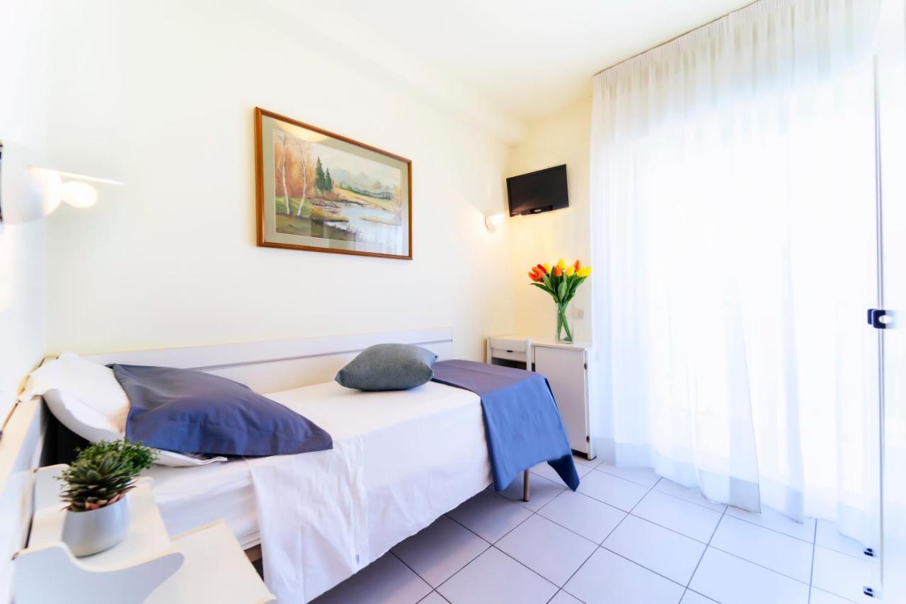 Hotel Astra Riccione Esterno foto