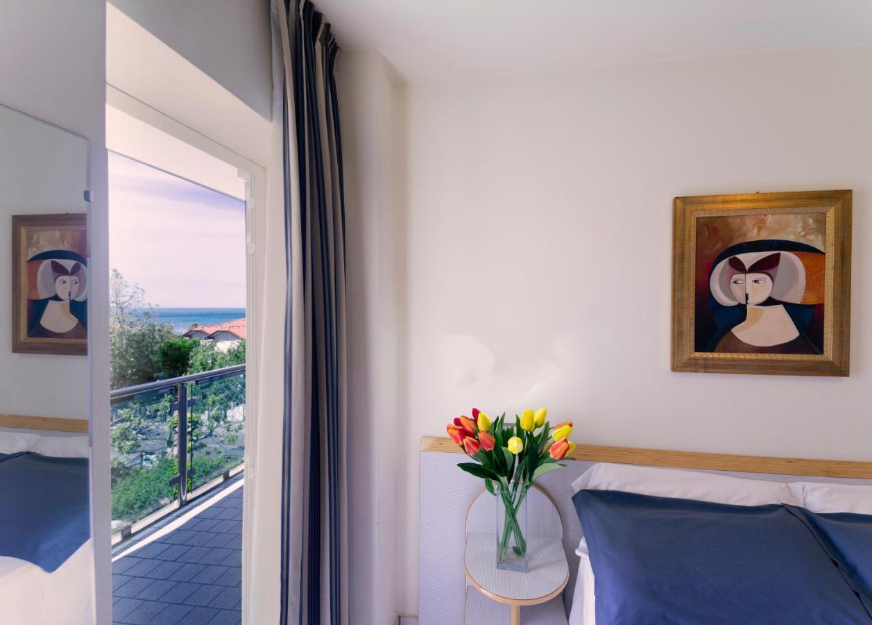 Hotel Astra Riccione Esterno foto