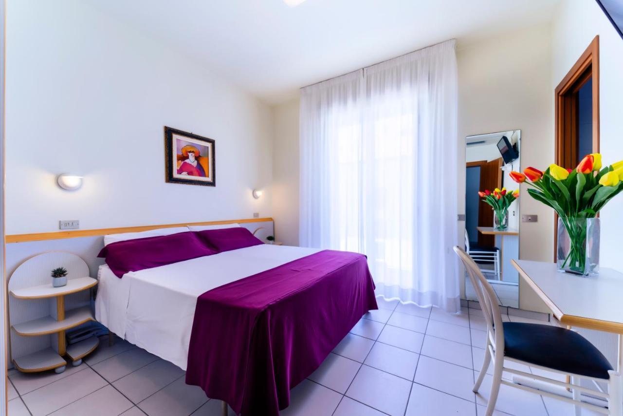 Hotel Astra Riccione Esterno foto