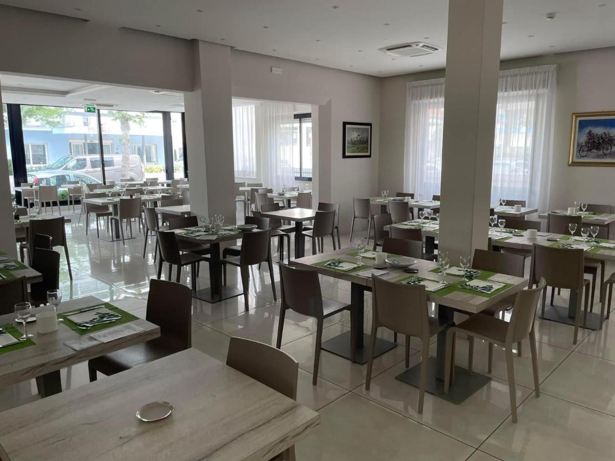 Hotel Astra Riccione Esterno foto
