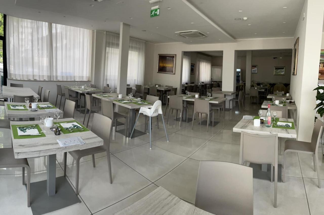 Hotel Astra Riccione Esterno foto
