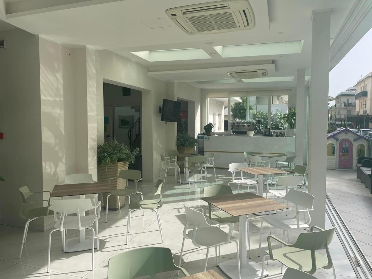 Hotel Astra Riccione Esterno foto