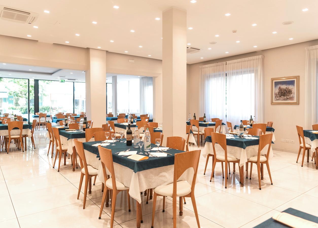 Hotel Astra Riccione Esterno foto