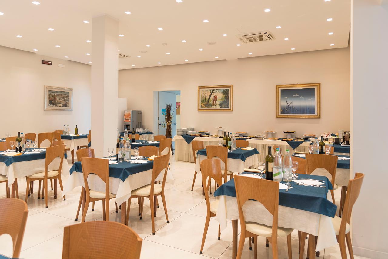 Hotel Astra Riccione Esterno foto