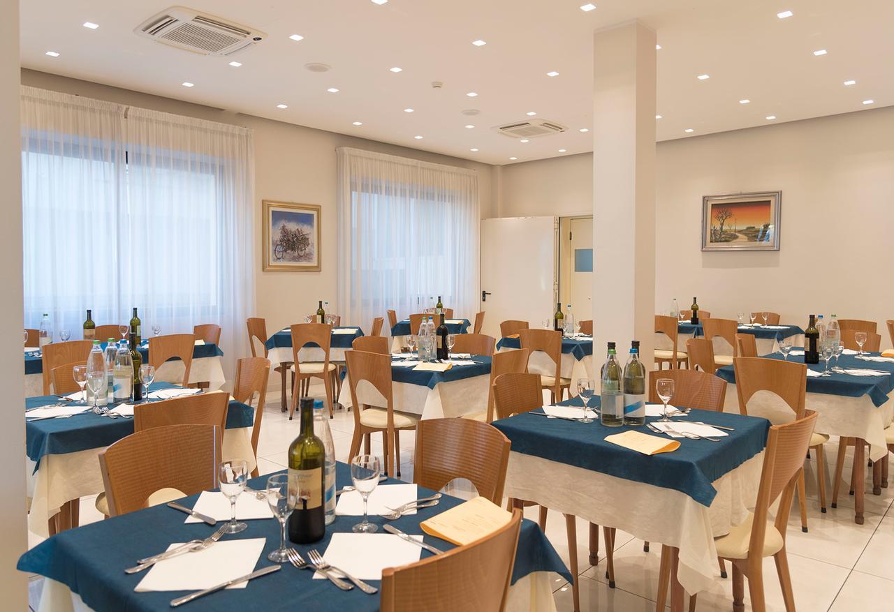Hotel Astra Riccione Esterno foto