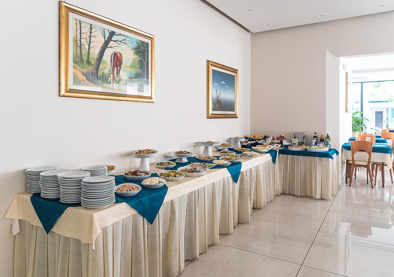 Hotel Astra Riccione Esterno foto