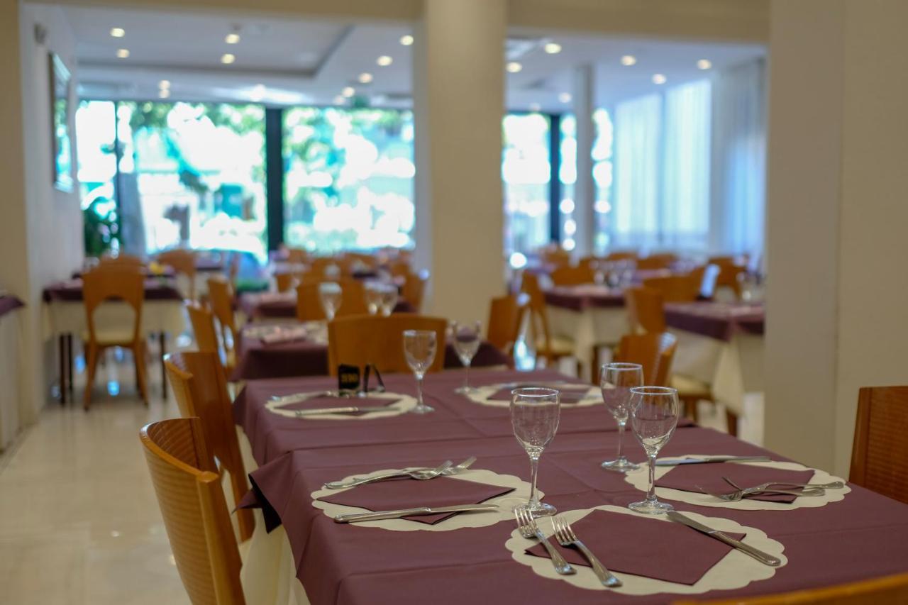 Hotel Astra Riccione Esterno foto